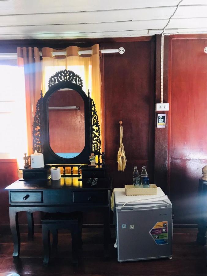 Solarcell Walking Street Homestay - โซล่าเซลล์ถนนคนเดินโฮมสเตย์ Ban Nong Nam Khan Eksteriør bilde