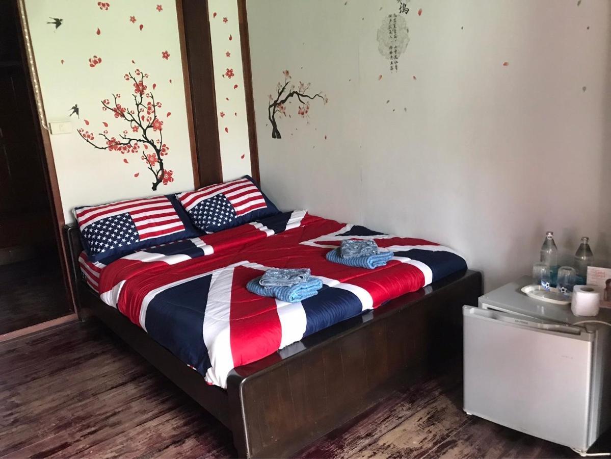 Solarcell Walking Street Homestay - โซล่าเซลล์ถนนคนเดินโฮมสเตย์ Ban Nong Nam Khan Eksteriør bilde