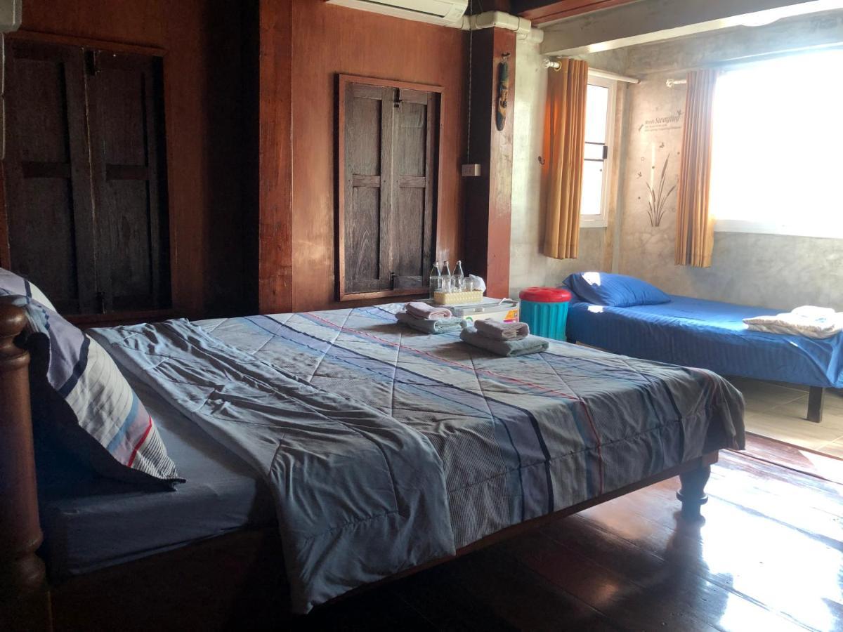 Solarcell Walking Street Homestay - โซล่าเซลล์ถนนคนเดินโฮมสเตย์ Ban Nong Nam Khan Eksteriør bilde