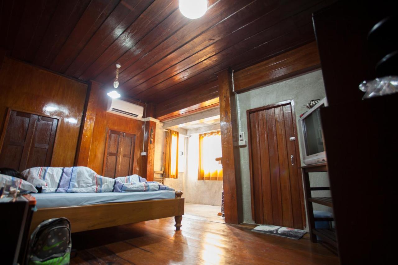 Solarcell Walking Street Homestay - โซล่าเซลล์ถนนคนเดินโฮมสเตย์ Ban Nong Nam Khan Eksteriør bilde