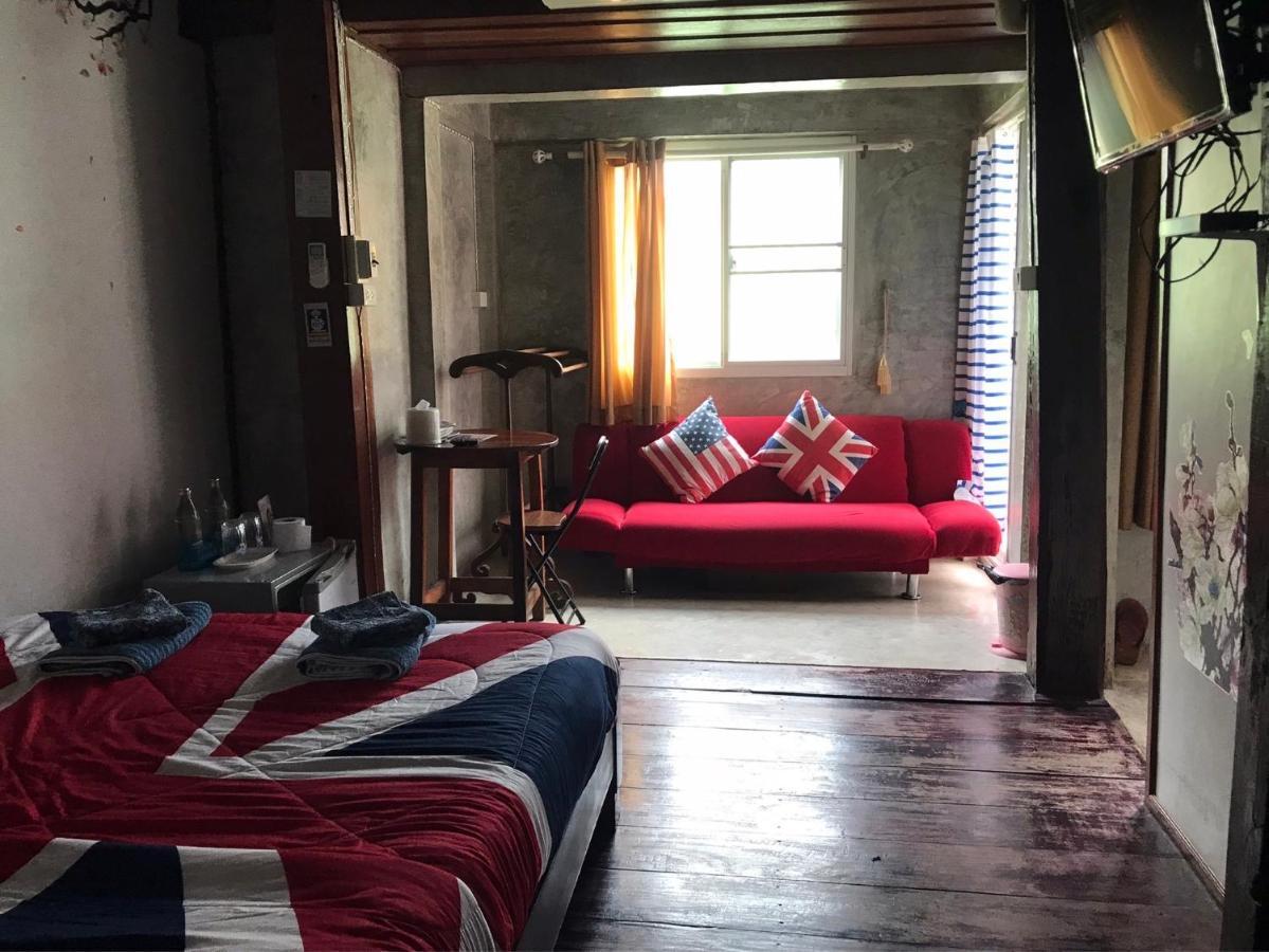Solarcell Walking Street Homestay - โซล่าเซลล์ถนนคนเดินโฮมสเตย์ Ban Nong Nam Khan Eksteriør bilde