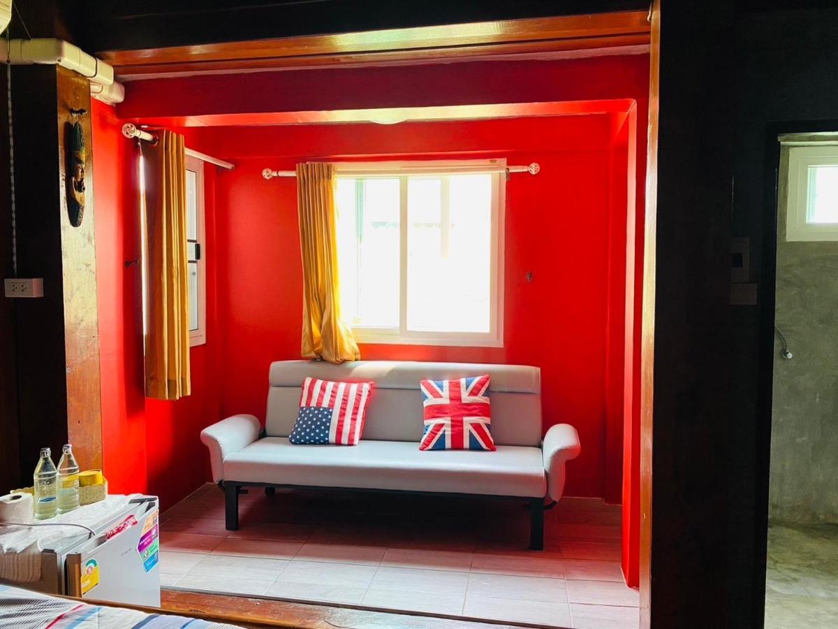 Solarcell Walking Street Homestay - โซล่าเซลล์ถนนคนเดินโฮมสเตย์ Ban Nong Nam Khan Eksteriør bilde