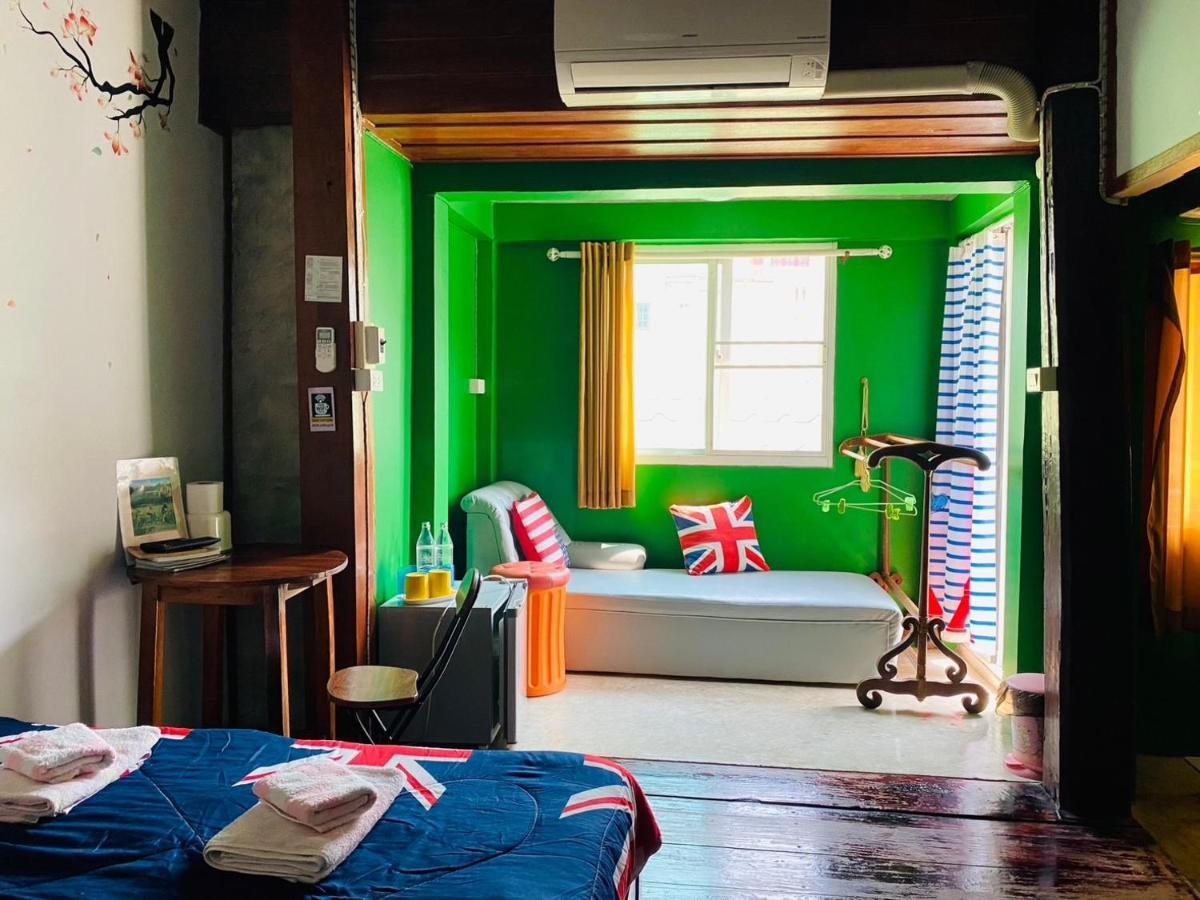 Solarcell Walking Street Homestay - โซล่าเซลล์ถนนคนเดินโฮมสเตย์ Ban Nong Nam Khan Eksteriør bilde