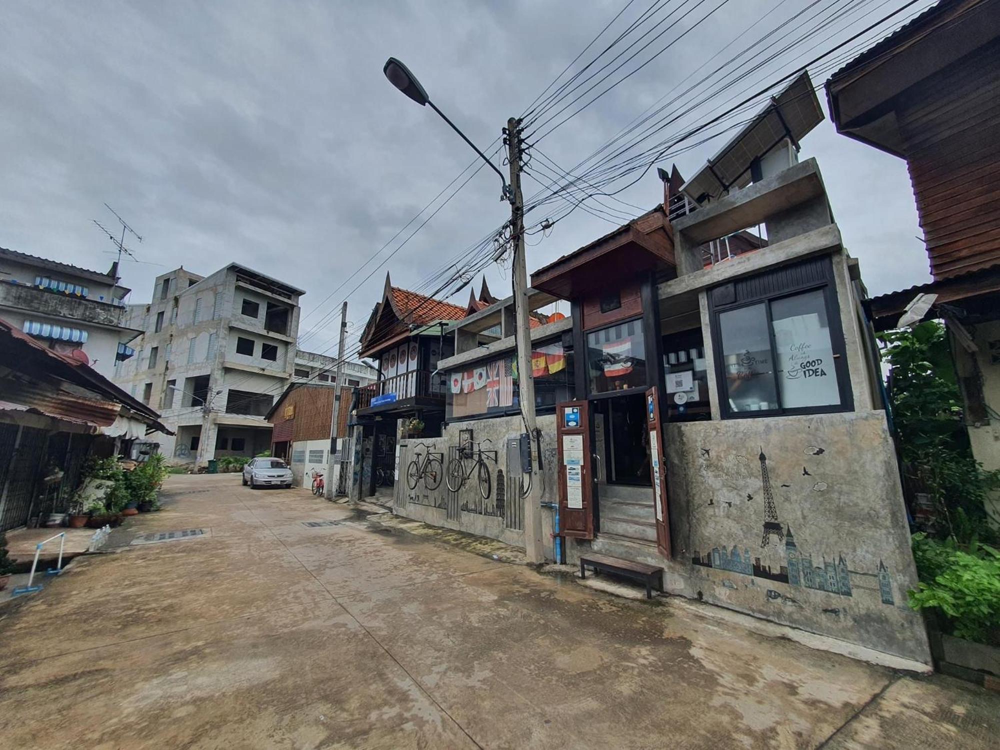 Solarcell Walking Street Homestay - โซล่าเซลล์ถนนคนเดินโฮมสเตย์ Ban Nong Nam Khan Eksteriør bilde